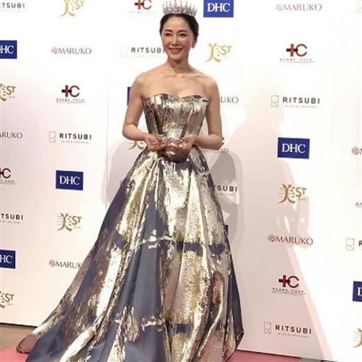 看起來像30歲！媽媽「日本選美大賽奪冠」少女身材爆紅　肌膚白裡透紅「真實年齡曝光」