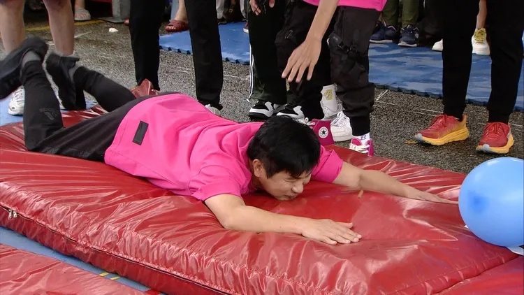 快訊/胡瓜彩排出意外!重摔下樓梯「歐弟在旁來不及救」緊急送醫