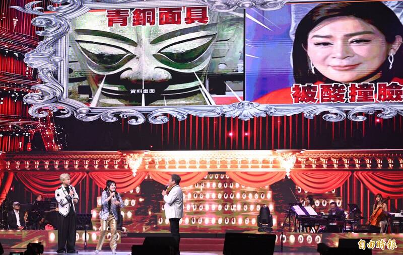 撞臉三星堆青銅面具！王彩樺當眾「遭胡瓜虧醫美失敗」　57歲「最新亮相」自信喊：自然很多了　