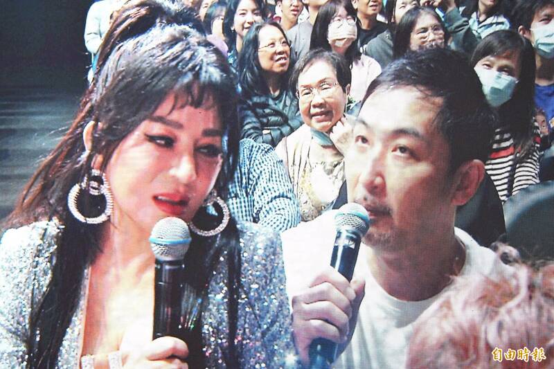 撞臉三星堆青銅面具！王彩樺當眾「遭胡瓜虧醫美失敗」　57歲「最新亮相」自信喊：自然很多了　