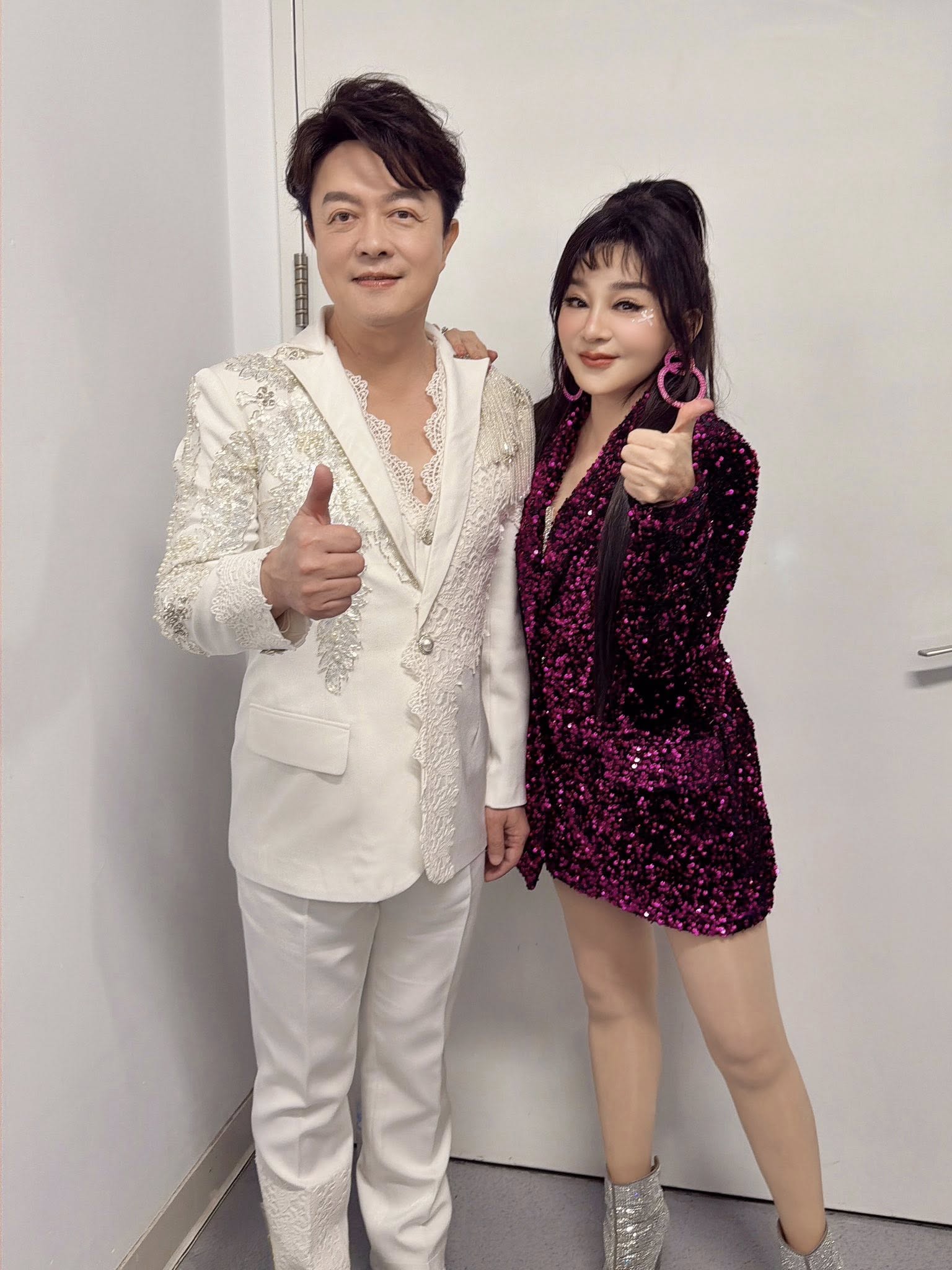 撞臉三星堆青銅面具！王彩樺當眾「遭胡瓜虧醫美失敗」　57歲「最新亮相」自信喊：自然很多了　