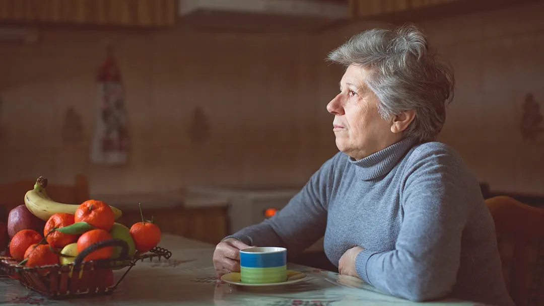 在家啃老30多年!90歲老母親過世後「她翻出遺物」一看後悔不已