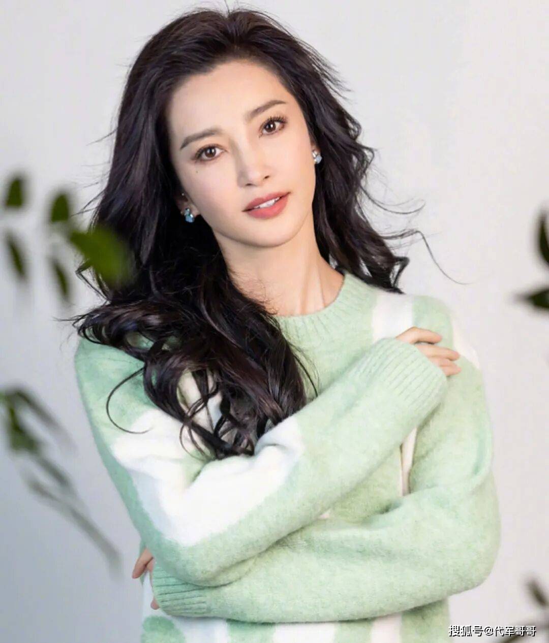 至今未婚未育！53歲影后「突PO滑雪美照」太逆齡　4段戀情全失敗「近況卻令人羨慕」