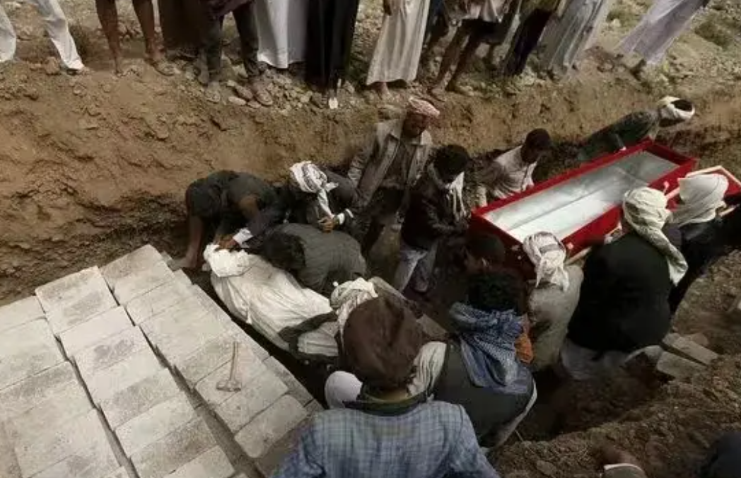 女兒罹患乳腺癌!父親得知後「拿鏟子走到後院」 她跟上一看「當場心死返家」:被當成外人...