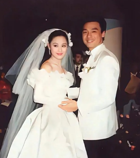 嫁誰誰破產!62歲第一敗金女「凍齡復出又翻紅」 她哽咽「遭子女痛恨」:比離婚更受傷