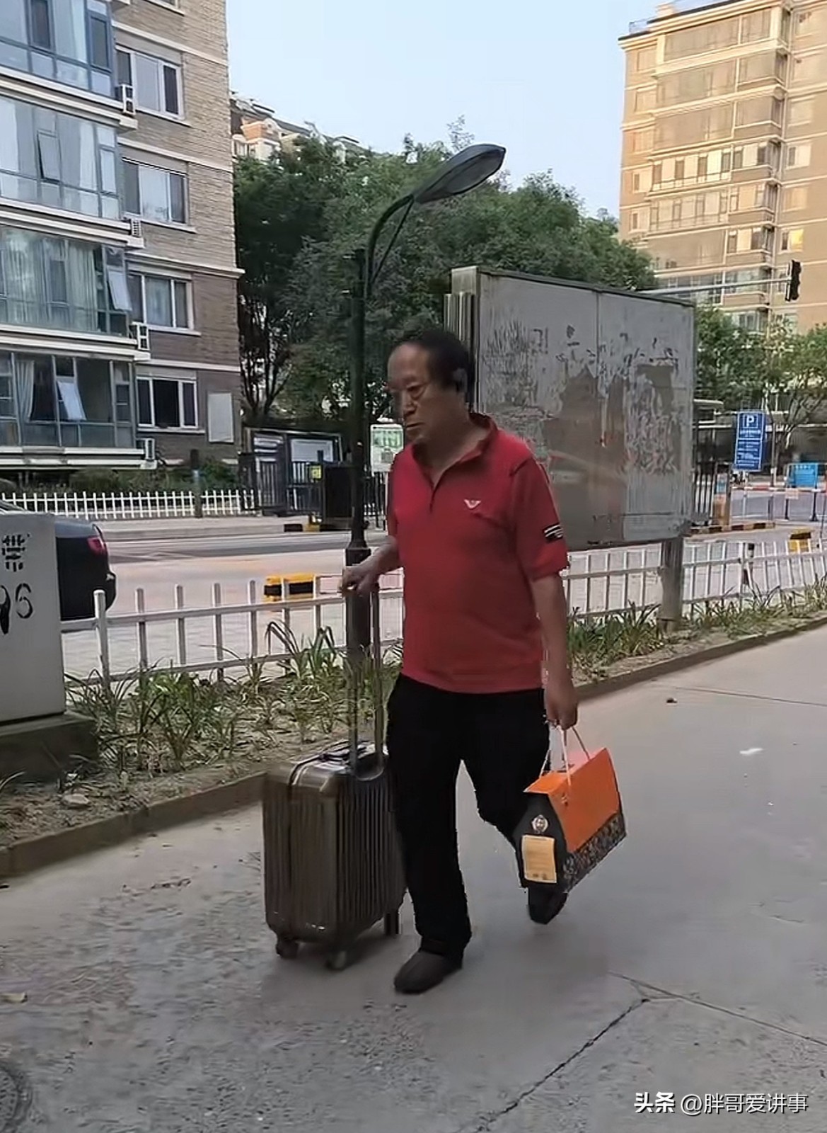 昔爆紅家喻戶曉！76歲大咖「眼神空洞、老態龍鍾」　「淪落到租房」被巧遇近況曝