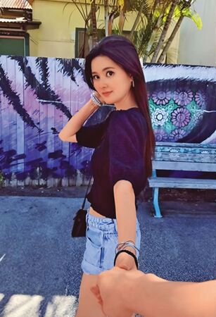 47歲當阿嬤！孫芸芸愛女爆「26歲未婚當單親媽」　孕肚遭目擊「親上火線回應」：我們深愛女兒