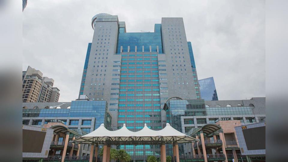 快訊／新北爆校園霸凌！國中女遭逼下跪「球棒砸頭」甩巴掌　涉案10人完蛋了