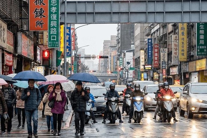 準備2波降溫！東北風達陣「雨彈狂砸4天」這天雨勢最猛