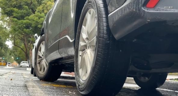 到底錯在哪？他路邊打雙黃燈「收到3600罰單」警方回應了