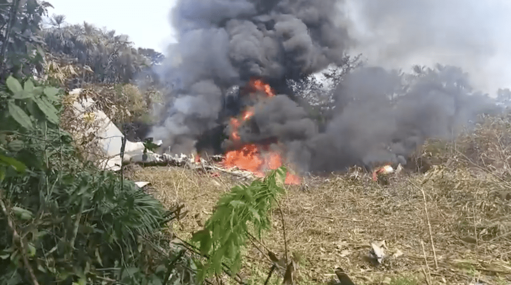 快訊／驚爆空難！飛機墜毀「載125名乘客」死傷人數曝光　