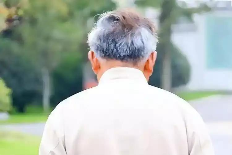 如果你常出現「3個行為」!代表「你快得老年癡呆了」!