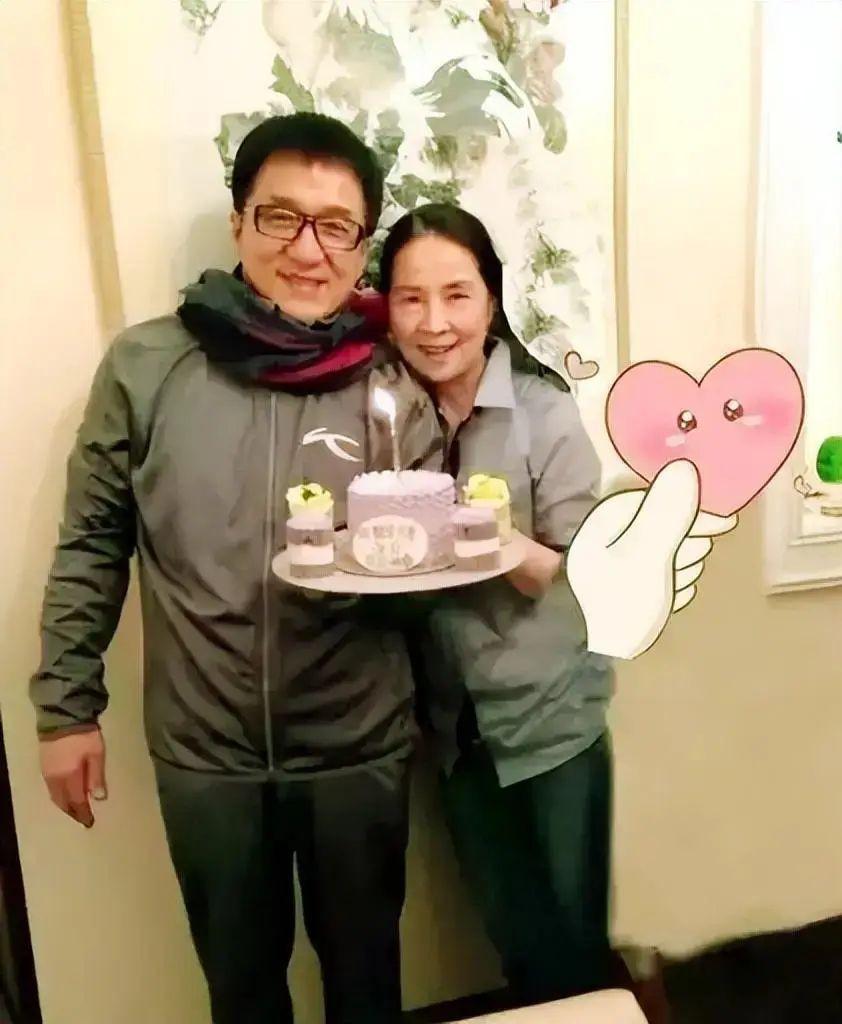 當紅時為愛息影!林鳳嬌「72歲慶生優雅照」瘋傳 網全心疼「成龍鬆口一句話」財產也全給她