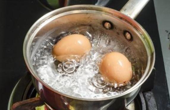 小心惹怒祖先！清明掃墓「3陰供品別拜」　專家揭「3陽祭祖最佳」庇佑全家：離開時忌說2字