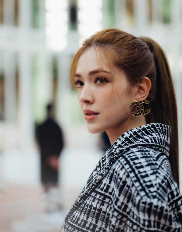 貼身禮服現身婚禮!許瑋甯「產後7個月真實狀態」曝光 往下「S曲線太犯規」網看呆:不像生過孩子