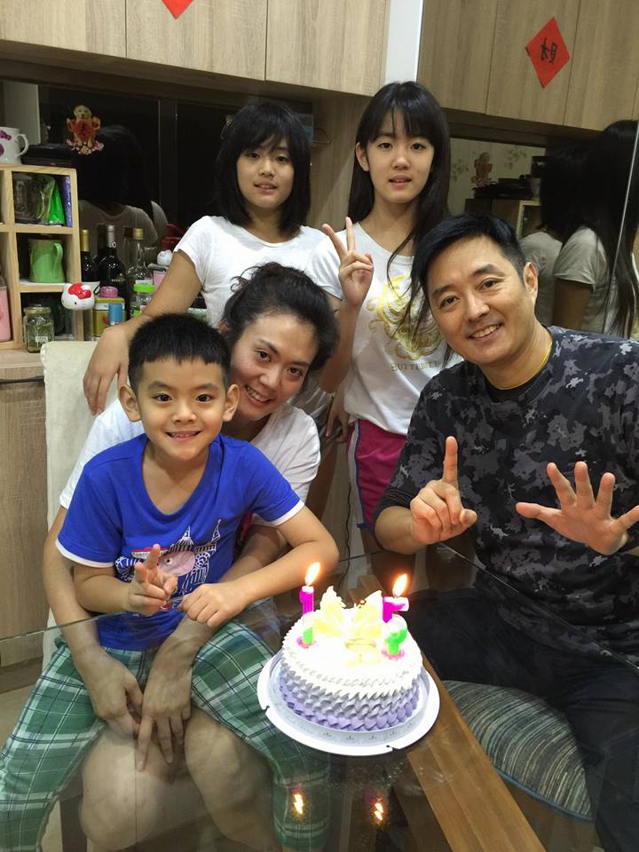 剛出道就走紅!61歲老戲骨「認已經過氣」不自怨自艾 谷底翻紅「狀態太驚人」:淚謝老婆力挺