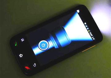 睡覺被蚊子吵到崩潰！她分享「免花錢滅蚊法」　網友照做「5分鐘殺3隻」大推：比捕蚊燈還有用