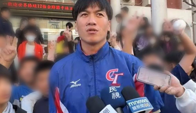 入住高雄飯店!WBC國手深夜「打赤膊走廊狂奔」 房客「痛斥像猴子」點名3人