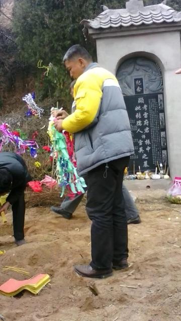 清明禁忌一次看！掃墓「一時段最陰」務必避開　延遲掃墓「勿晚於這一日」4生肖別吃供品