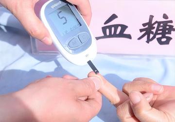 超瘦血糖卻超標！妙齡女刻意節食「回診血糖卻更高」　醫糾出「關鍵元凶」一堆人中標