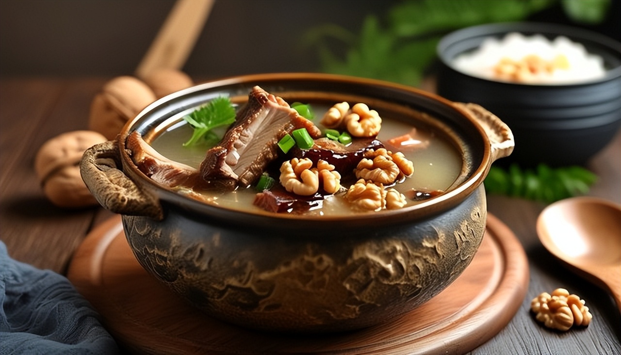 年紀大髮量好稀疏！多吃頭髮最愛的「3種食物」越吃髮越多