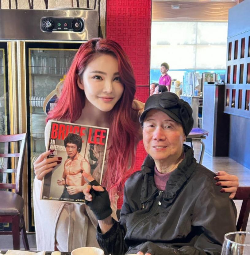 悲痛送走李小龍！遺孀「20年後又喪子」　2度改嫁「81歲優雅現身」：完成他的遺願了...