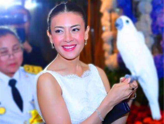 從舞女晉升王妃!如今被皇室剃除「失寵剃髮為尼」 見到兒子要下跪「悽慘近況曝光」