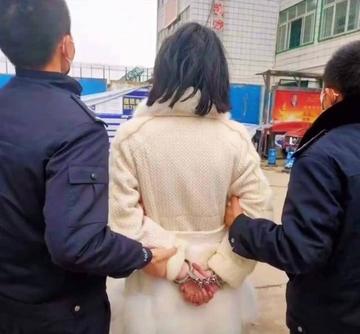 震驚社會！男子自家院子除草「驚見嬰兒小腿」　嚇壞報警「15歲國中女兒自首」：我埋的...