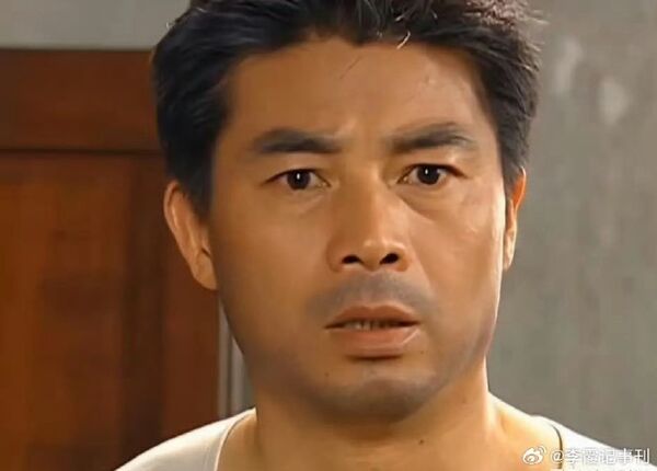 民眾掃墓驚見「瓊瑤男星墓碑」!身份曝光「竟已離世15年」粉絲淚哀悼...