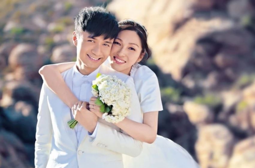 元旦升格二寶爸!53歲情歌王子「曬4口全家福」 57歲妻「高齡拚二胎首亮相」網吵翻:太自私