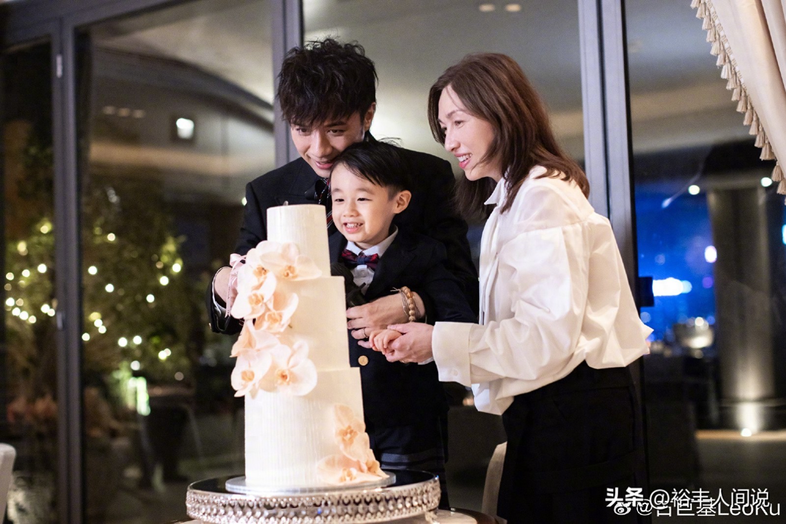 元旦升格二寶爸!53歲情歌王子「曬4口全家福」 57歲妻「高齡拚二胎首亮相」網吵翻:太自私