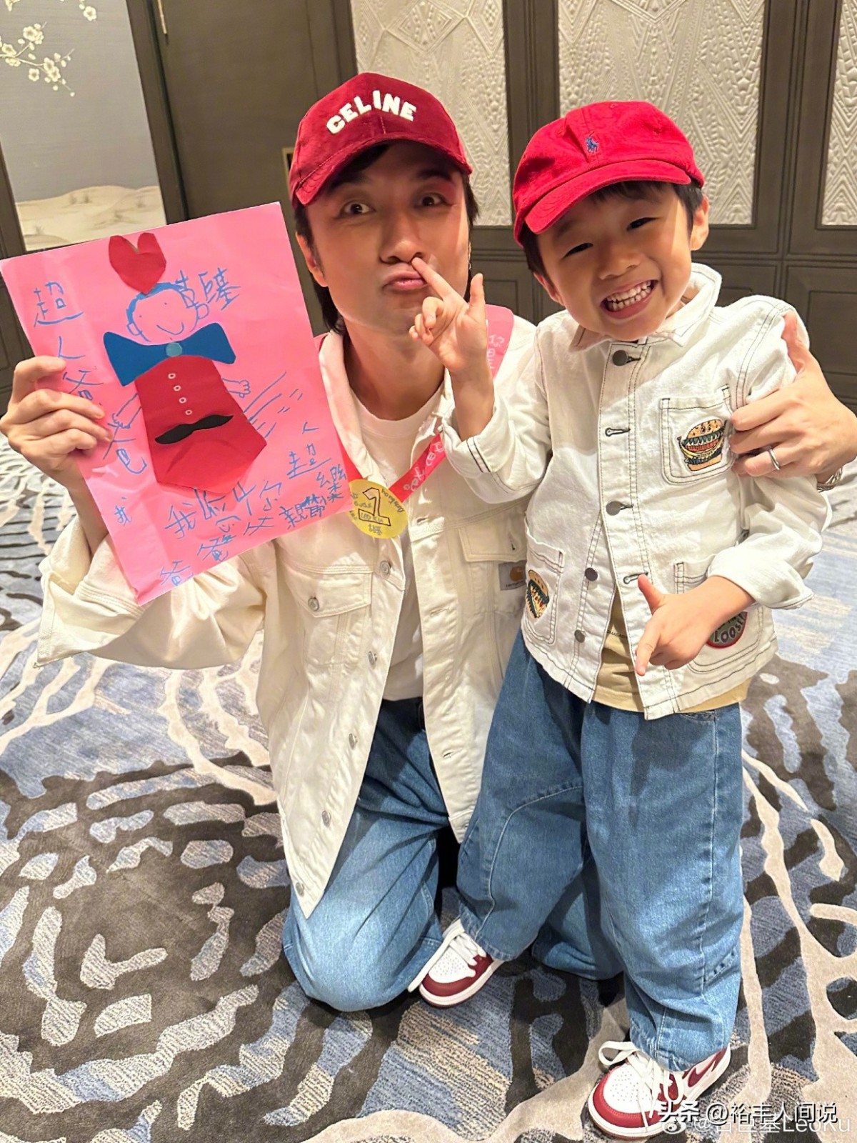 元旦升格二寶爸!53歲情歌王子「曬4口全家福」 57歲妻「高齡拚二胎首亮相」網吵翻:太自私