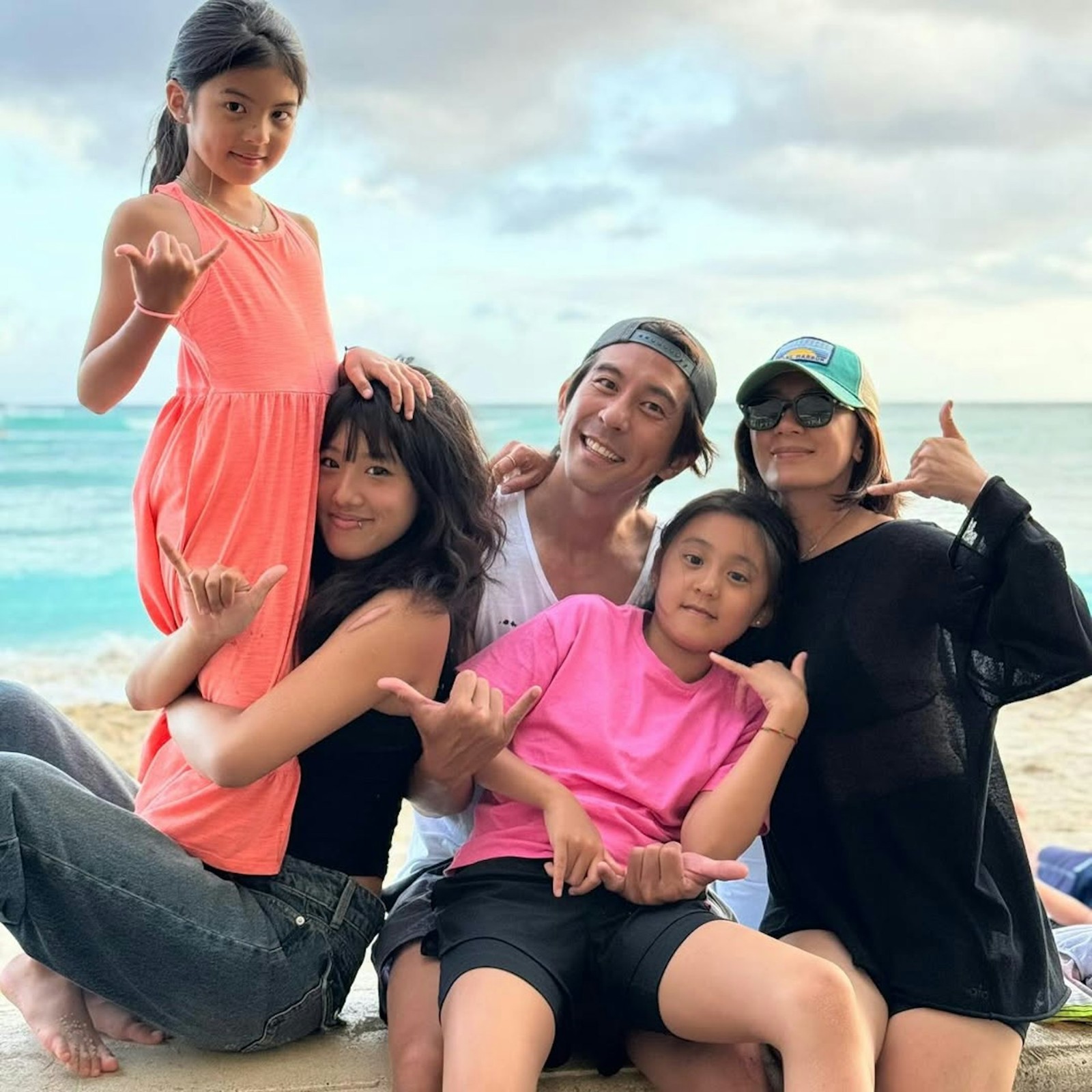 辣度再升級!梧桐妹滿20歲「放送比基尼辣照」 背後只有一條線「賈靜雯反應曝光」