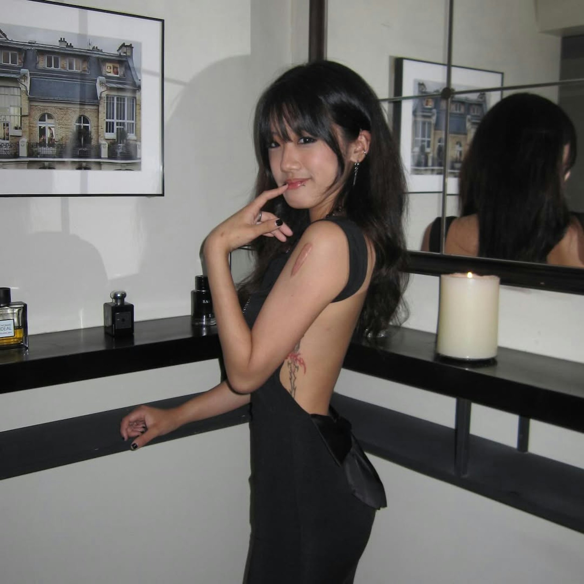 辣度再升級!梧桐妹滿20歲「放送比基尼辣照」 背後只有一條線「賈靜雯反應曝光」