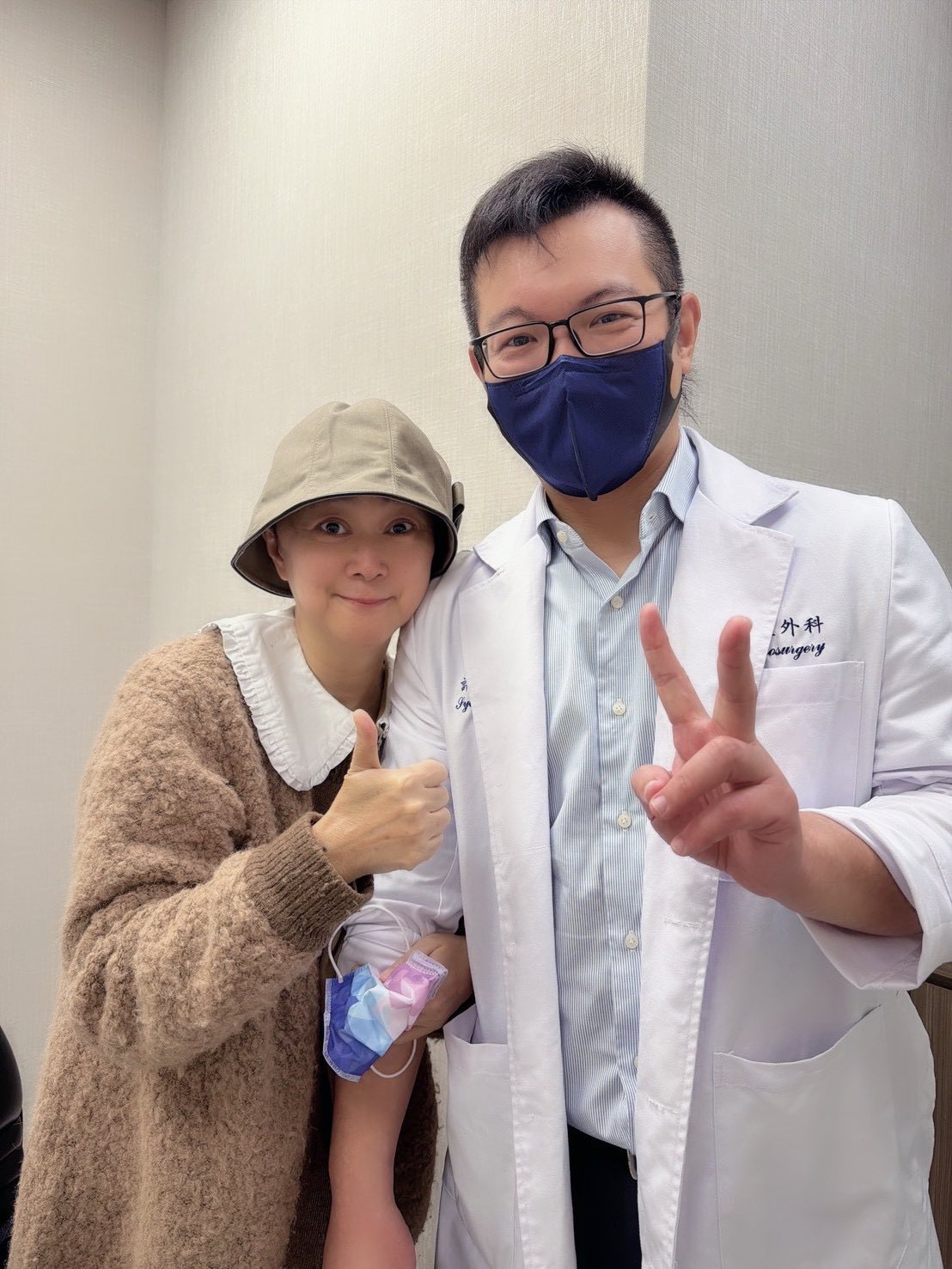 開刀神隱4個月!王月慶「61歲生日首現身」 亮相曝「剃頭開顱近況」:麻煩大家參加告別式