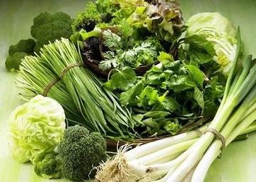 別再說有冰就不會壞!醫示警「5類食物」絕不能放隔夜 「藏致命毒素」一變質全家慘中毒