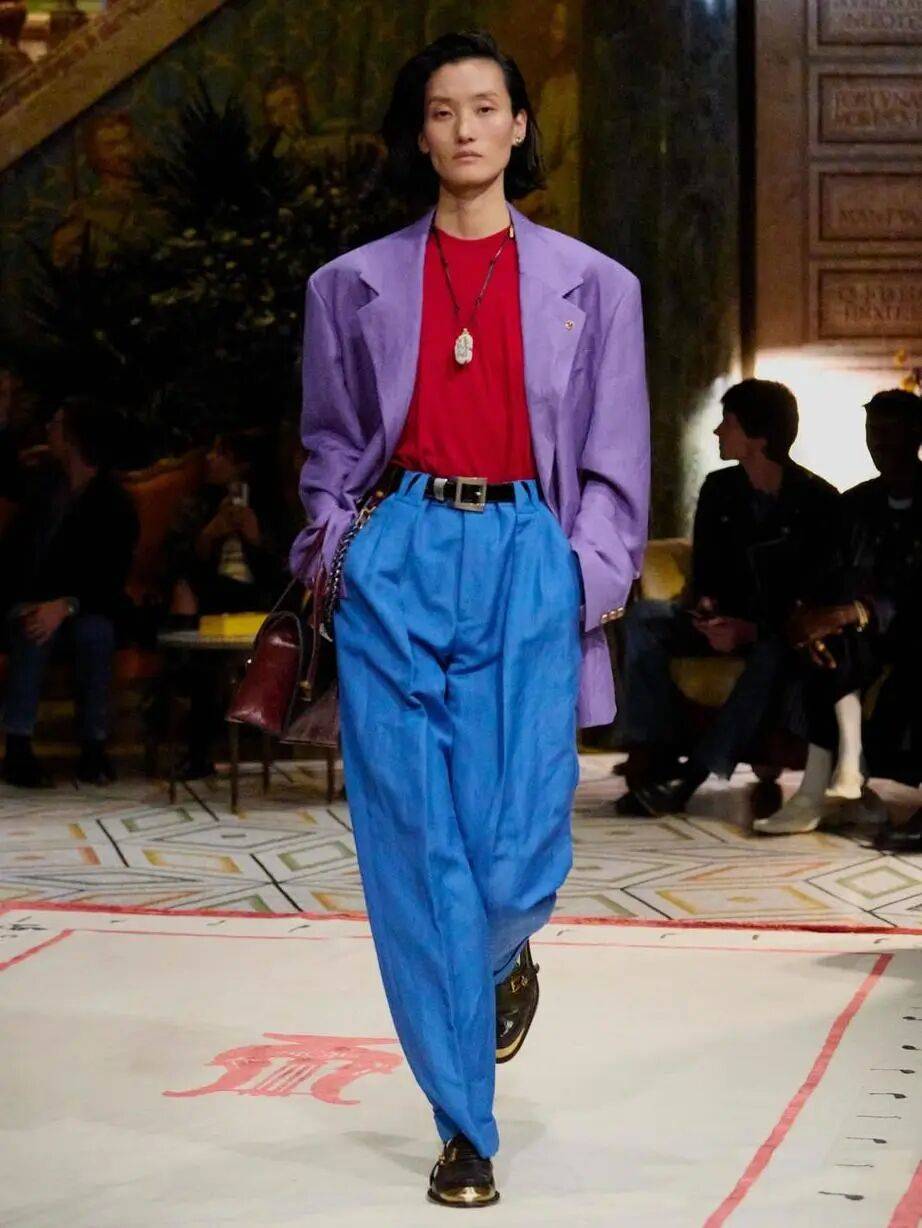 牛仔寬褲失寵了?2026年春夏「最時髦3件褲」 舒適又時尚「穿上瞬間年輕好幾歲」