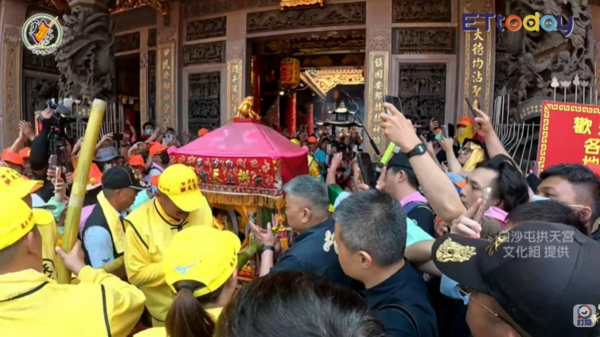 快訊/四媽相會!白沙屯粉紅超跑「衝進鎮瀾宮」 信徒曝:「媽祖有話想說」