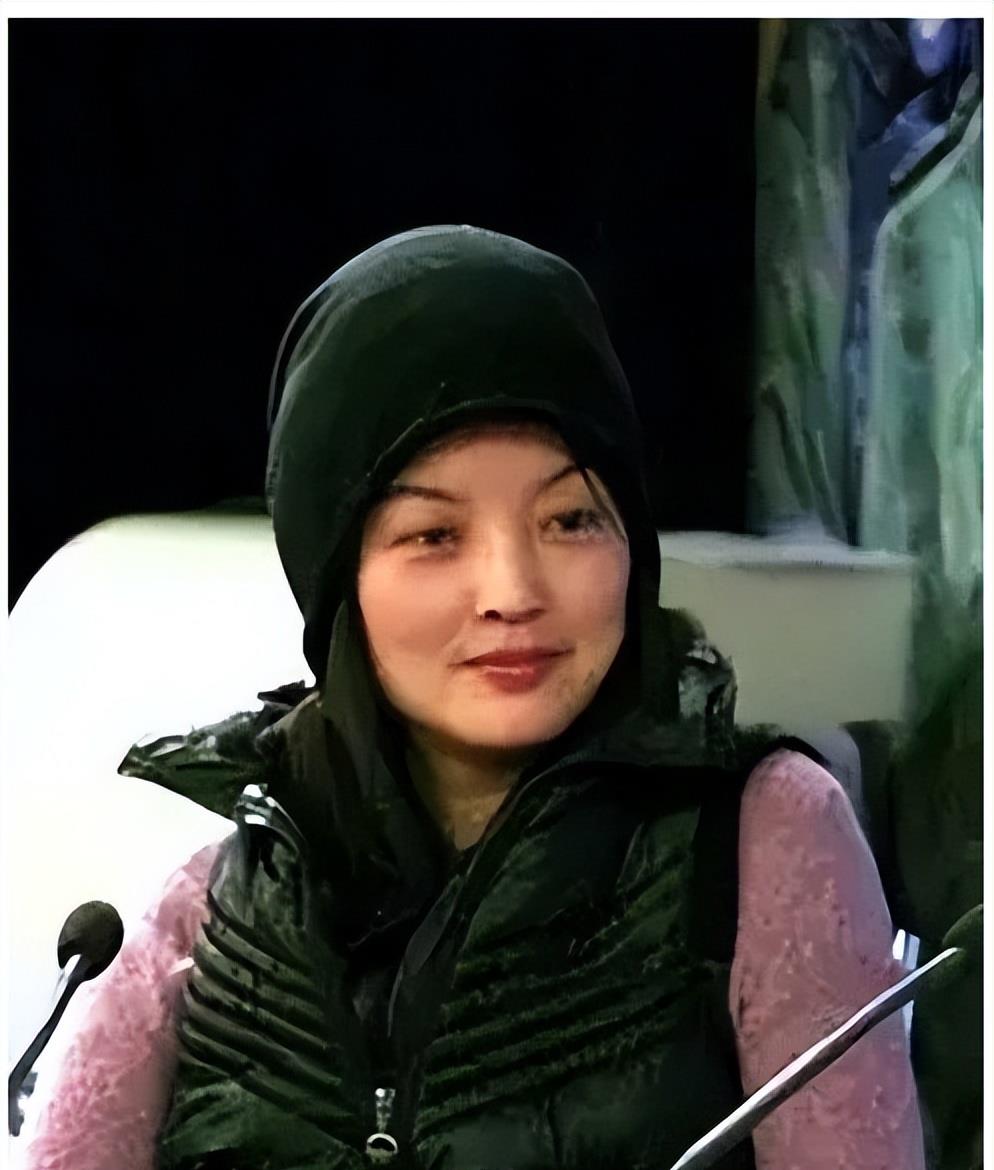 小女兒才1歲多!74歲演藝圈教父「直播自爆要生5胎」 下秒小33歲嫩妻「突闖入鏡頭內」一開口網傻了