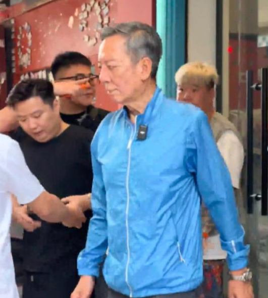縱橫演藝圈50多年！73歲老戲骨「突暴瘦現身火鍋店」　粉絲擔憂健康「怎憔悴成這樣」