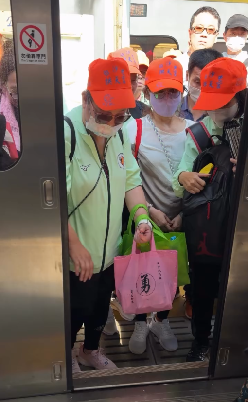 白沙屯媽祖爆爭議!香燈腳「集體失格」她暴怒:媽祖不會保佑你們