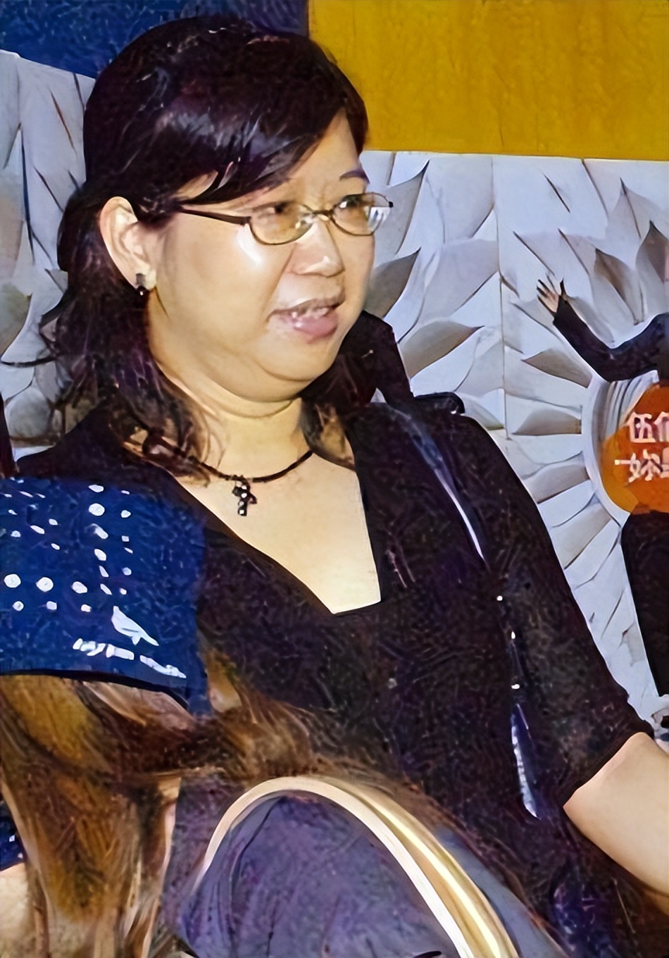 結婚至今無兒無女！58歲伍佰「走路跛腳拄拐杖」被目擊　妻親曝真相「已被折磨30年」
