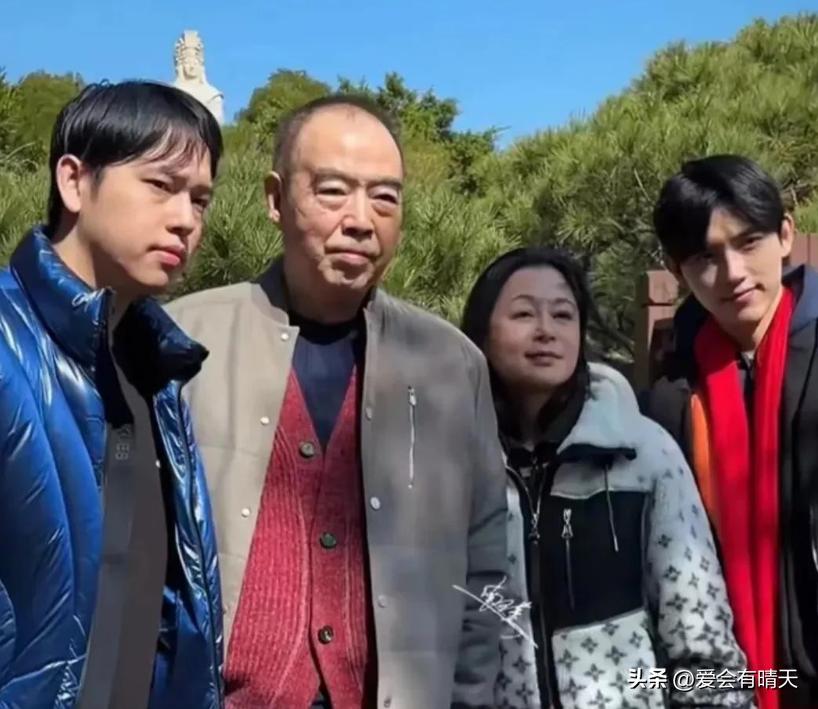全國第一美人！演藝圈大咖夫妻「巴黎看展被偶遇」　57歲女星「身材明顯發福」卻被讚：仍美到發光