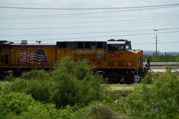 打開貨櫃車廂「驚見6具屍體」！身份被挖出「死因曝光」