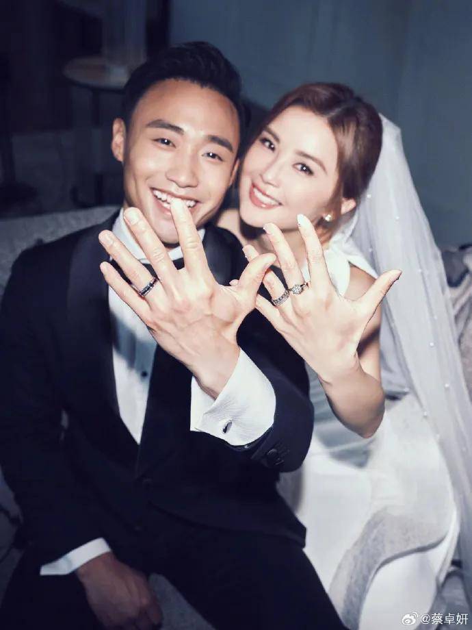 才再婚20幾天！43歲天后驚爆「離婚小10歲尪」　她崩潰「證實好聚好散」婚變原因曝光