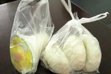 熱食別裝塑膠袋!專家示警「這顏色最毒」:塑化劑全下肚