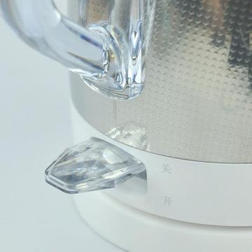 許多家庭天天用！「用這種水壺」宛如把癌喝下肚　每次喝「等同吞30億塑膠微粒」恐致早發性癌症