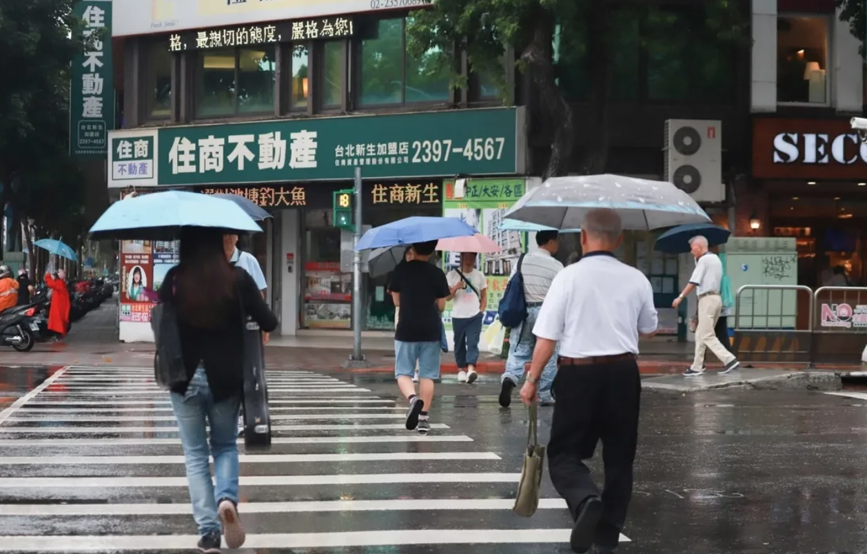 梅雨季還沒完「恐有新颱風」!專家示警「可能逼近台灣」最新路徑曝光