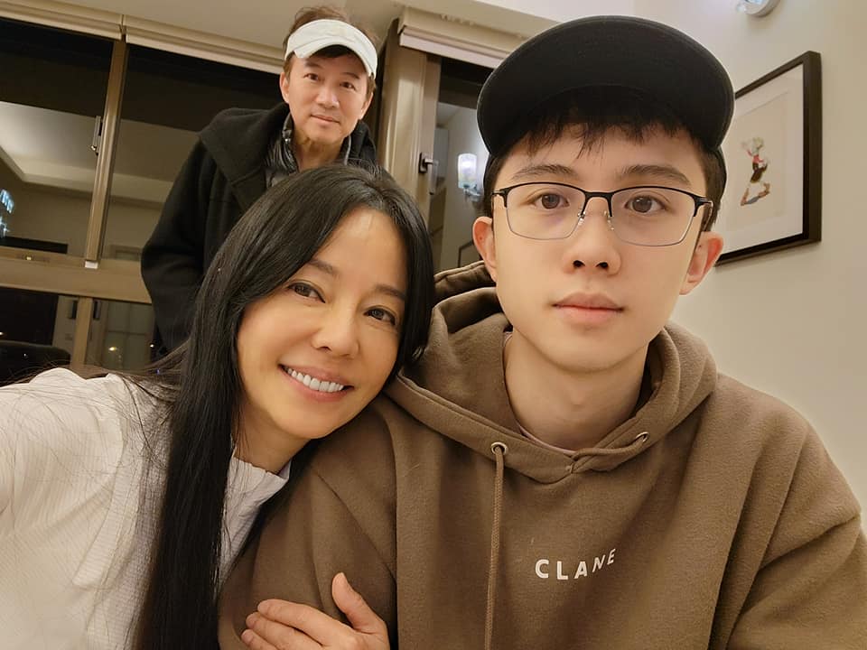 明明是姊妹!狄鶯親姊「卻養出博士兒」年收驚人 當年未婚生子「兒1句話讓她痛哭」