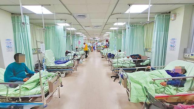 婦人腰腿「痛到快癱瘓」!醫生手術傻住:「像在湯裡撈麵條」